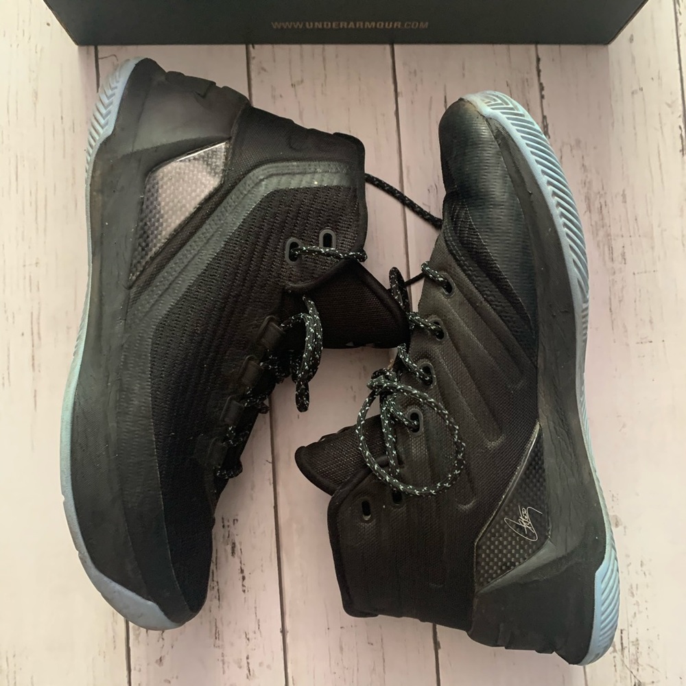 Shoes - Picture 4 of 6